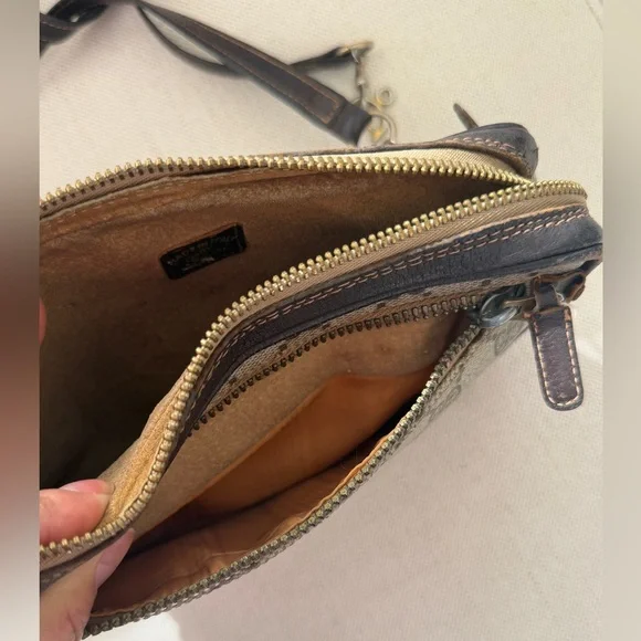 Gucci Monogram Crossbody Bag - Picture 3 of 8